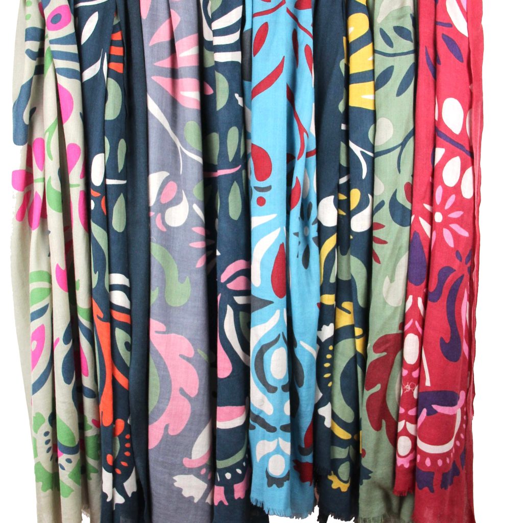 XL Wool Scarf Aliona Fuchsia - Image 3